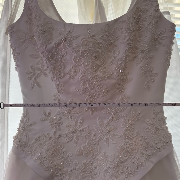 Vintage, White Sleeveless Wedding Gown with beaded bodice and full tulle skirt - Picture 12 of 16